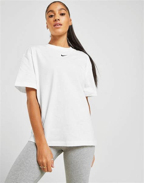 White Nike Boyfriend T